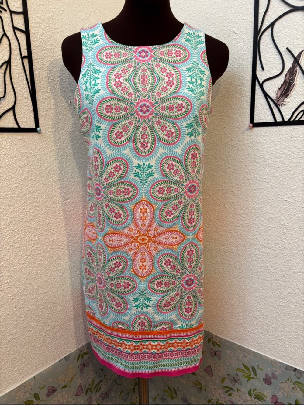 London Times sleeveless shift dress in aqua and pink floral designs. Size 6.